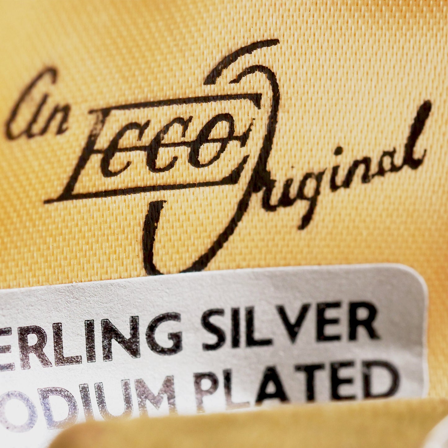 Boucles d'oreilles Ecco en argent sterling plaqué rhodium à visser