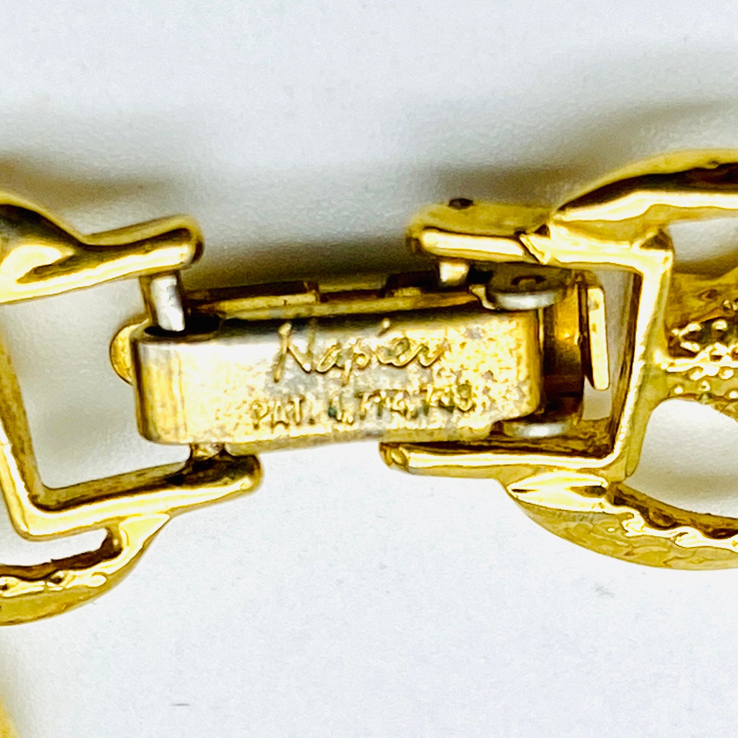 Napier Necklace PAT 4.774.743