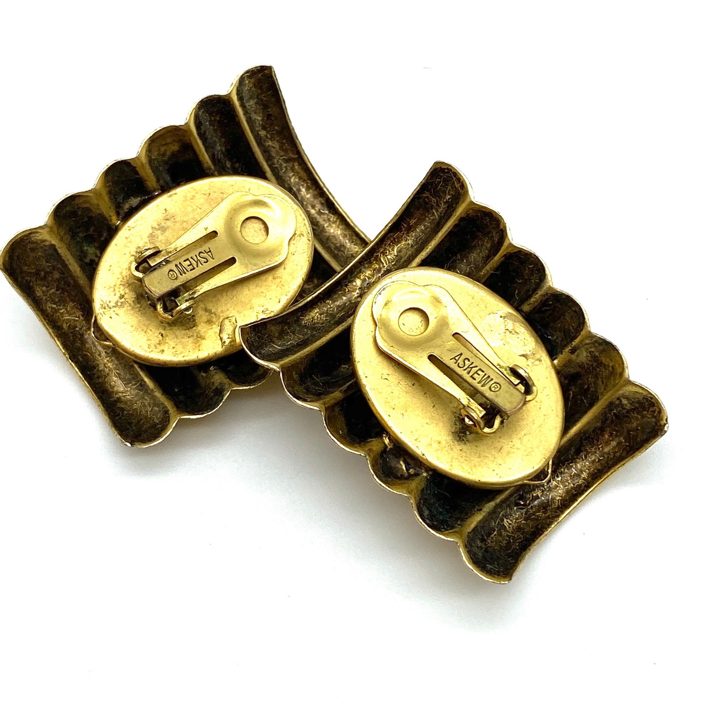 Askew Gold Tone 1990's Clip On Earrings