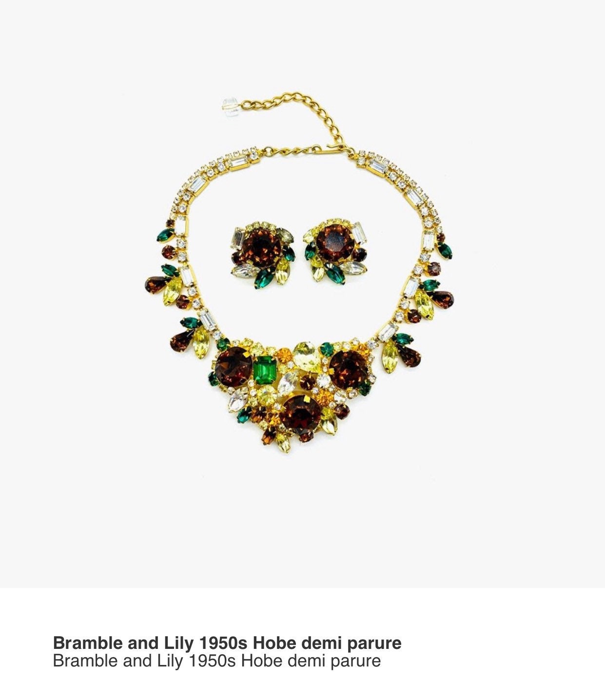 Hobe Demi Parure des années 1950 a récemment figuré dans Vogue US !! Voir toutes les photos de l'histoire de Vogue.