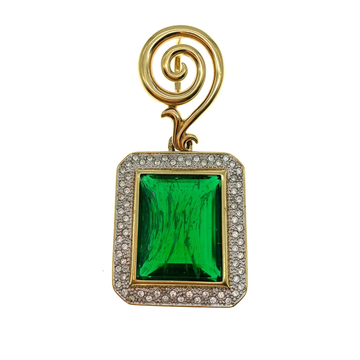Pierre Lang Énorme pendentif en verre émeraude défectueux et pavé serti de strass plaqué or
