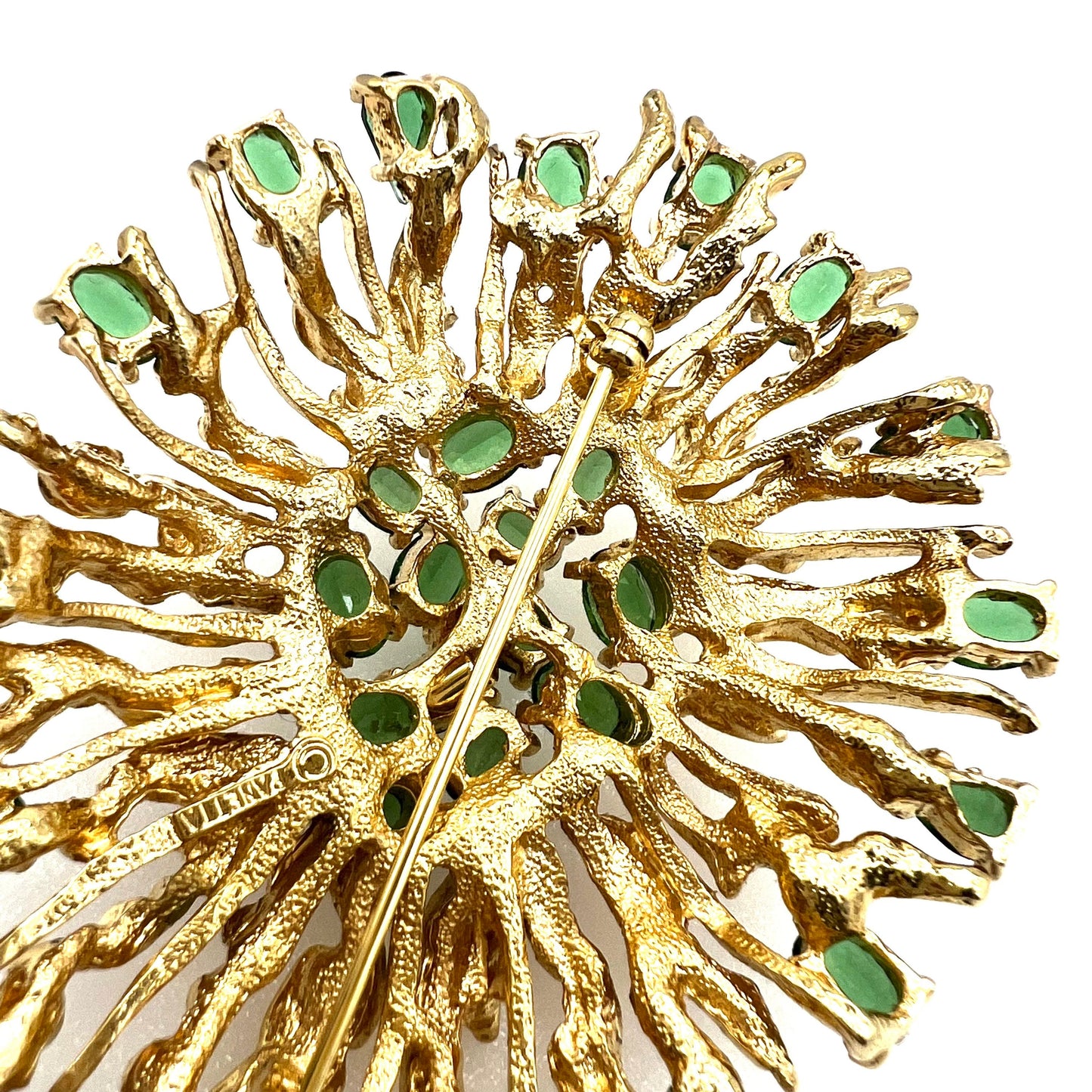 Panetta Énorme Pendentif/Broche Plaqué Or Brutaliste avec Cristaux Verts