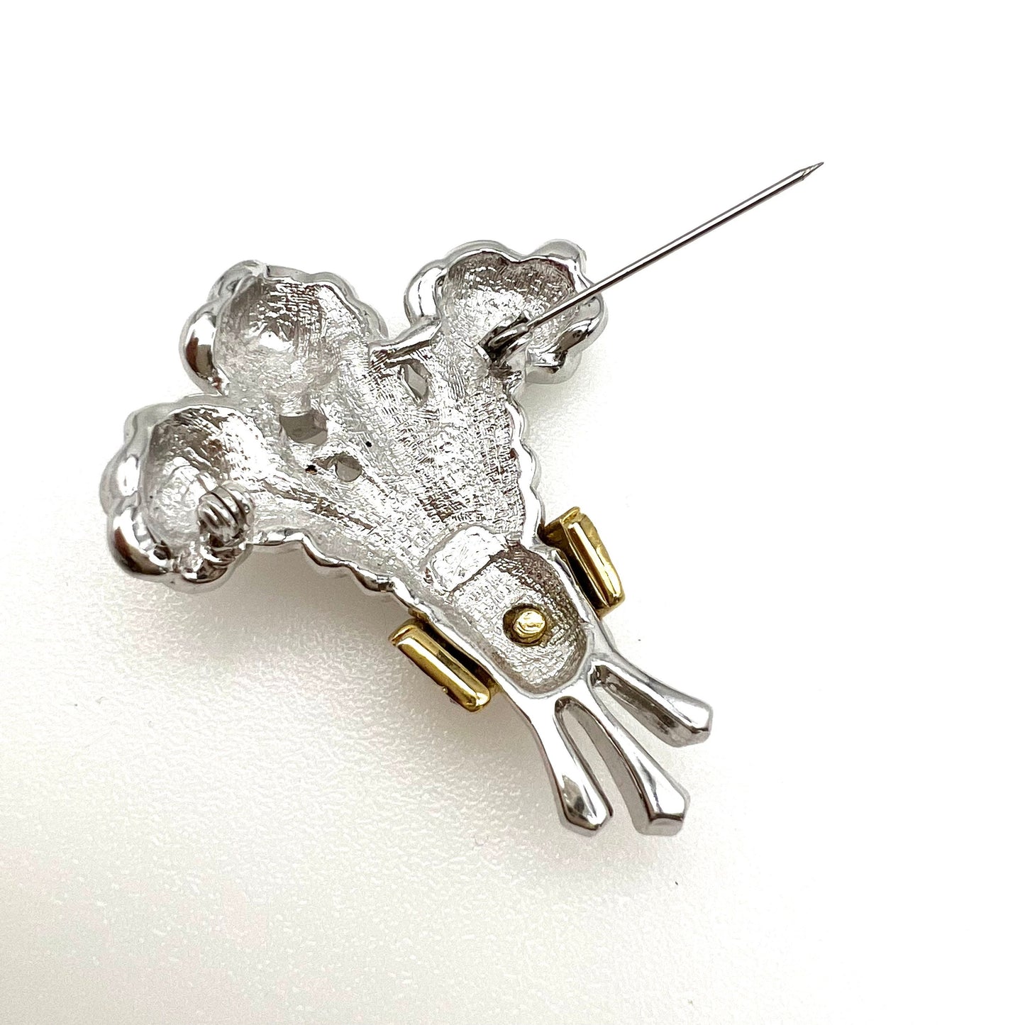 Attwood et Sawyer Rare et recherché (Pays de Galles) Broche à trois plumes d'autruche Prince de Galles (non signée)