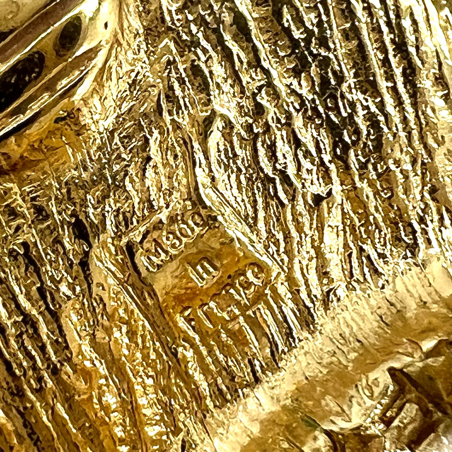 Yves Saint Laurent Made In France Boucles d'oreilles à clip en résine violette et cristal