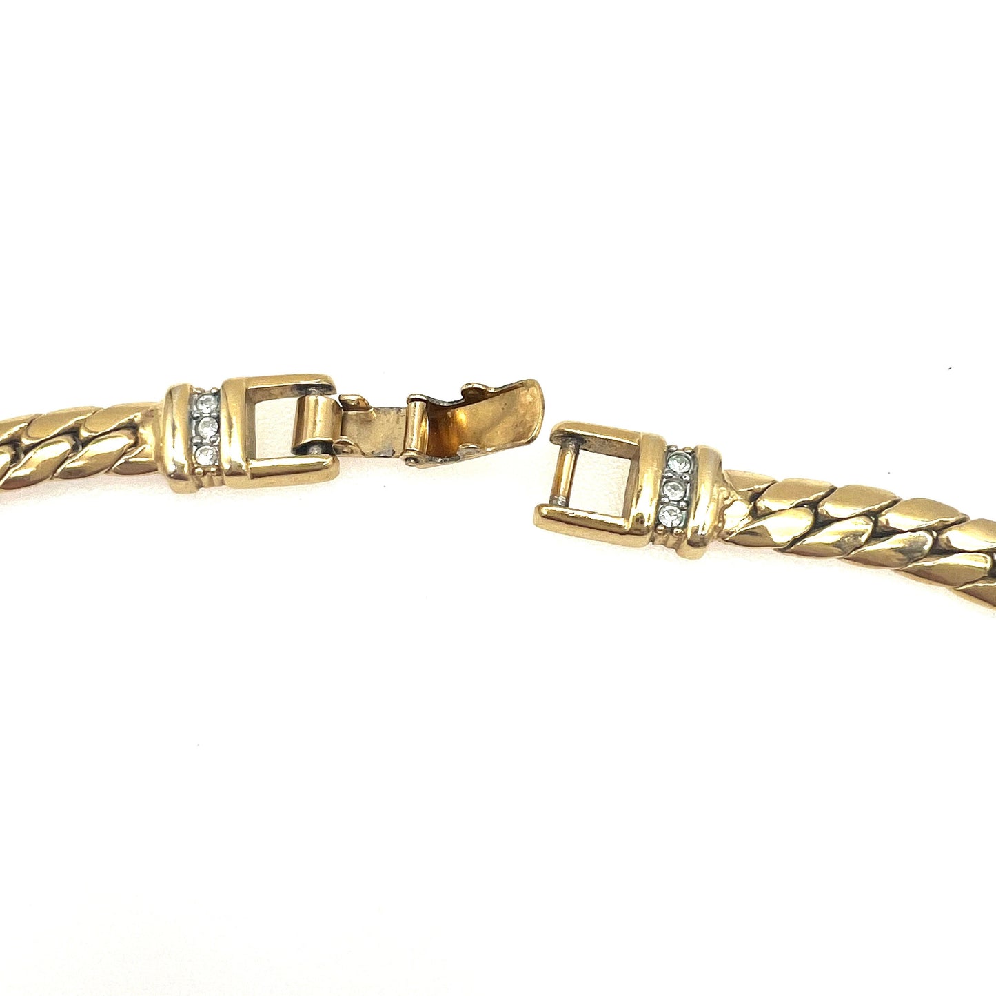 Collier plaqué or Bergdorf Goodman des années 1980 avec pendentif intégral strass et cabochon en verre