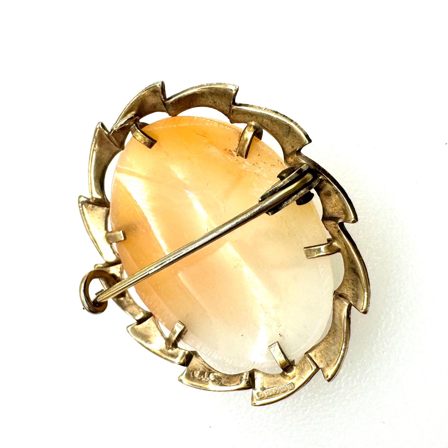 EJ Clewley & Co 1946 375 9ct Gold Shell Cameo Brooch