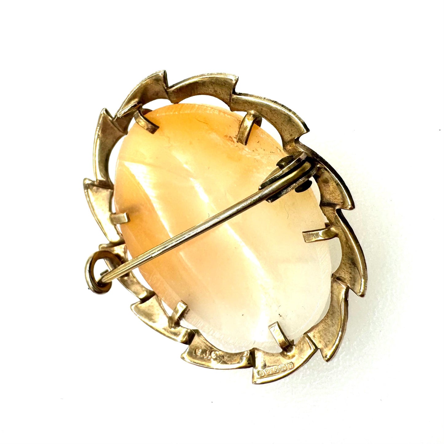 EJ Clewley & Co 1946 375 9ct Gold Shell Cameo Brooch