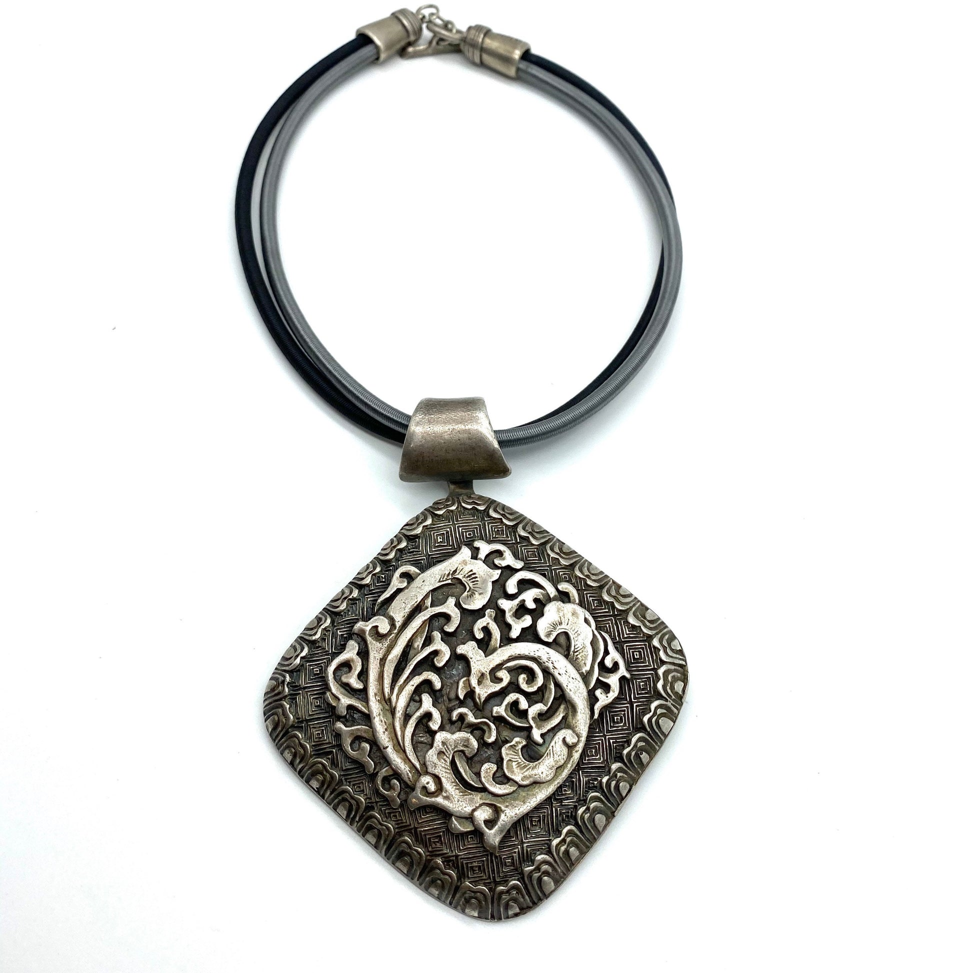 COLLIER FANTAISIE STYLE ETHNIQUE PERLES TERRE CUITE GRAVEES METAL RESINE W1185 COLLIER FANTAISIE STYLE ETHNIQUE PERLES TERRE CUITE GRAVEES METAL RESINE W1185