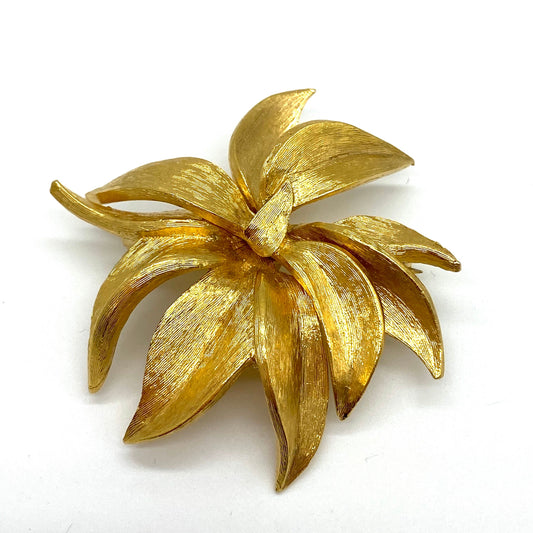 D'Orlan Broche fleur texturée plaquée or richement