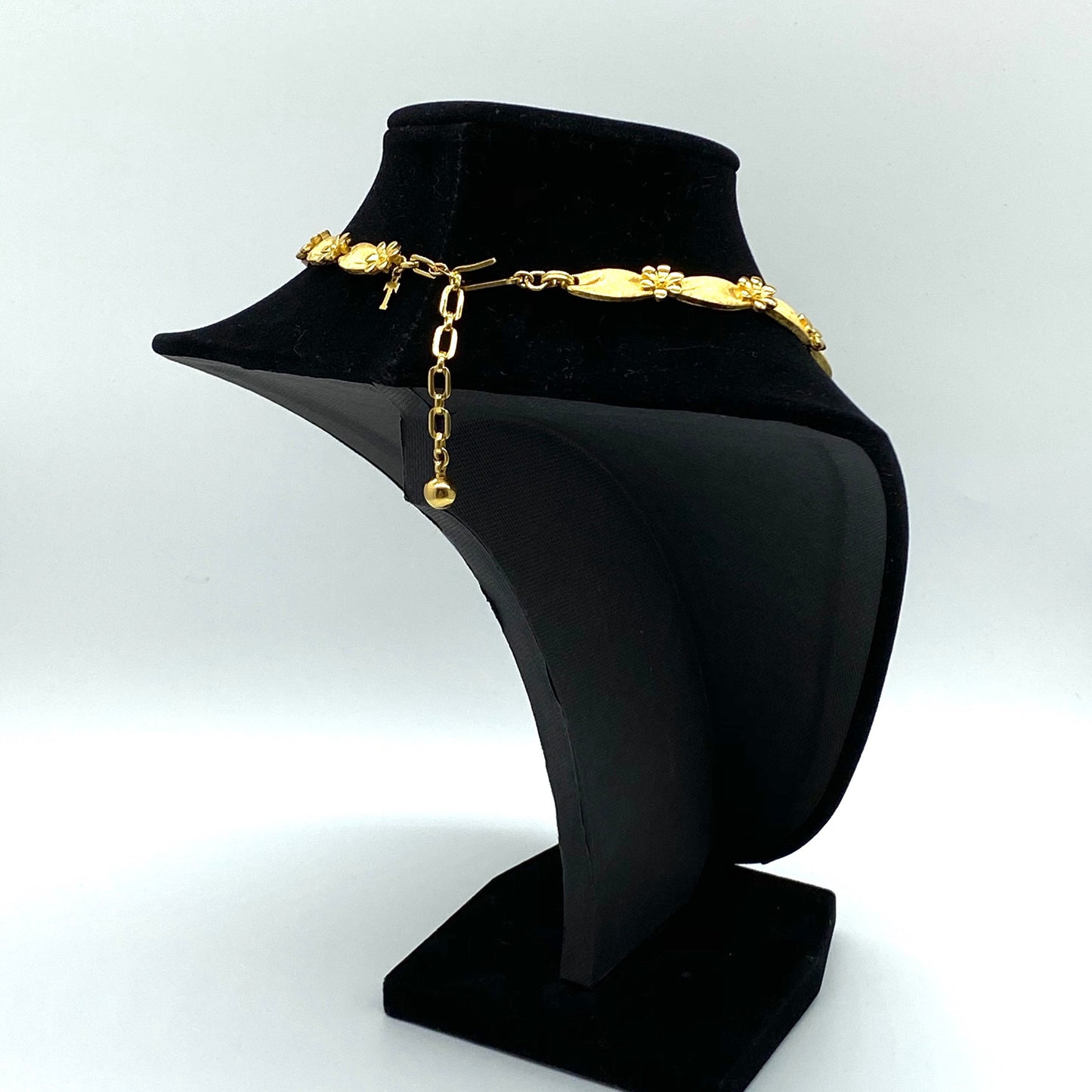 Trifari Gold Plated 1960s Floral Link Collar