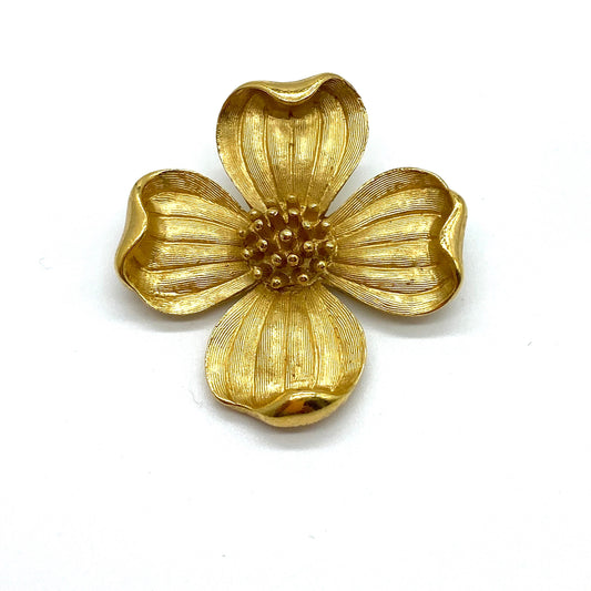 Trifari Broche plaquée or avec fleur de cornouiller