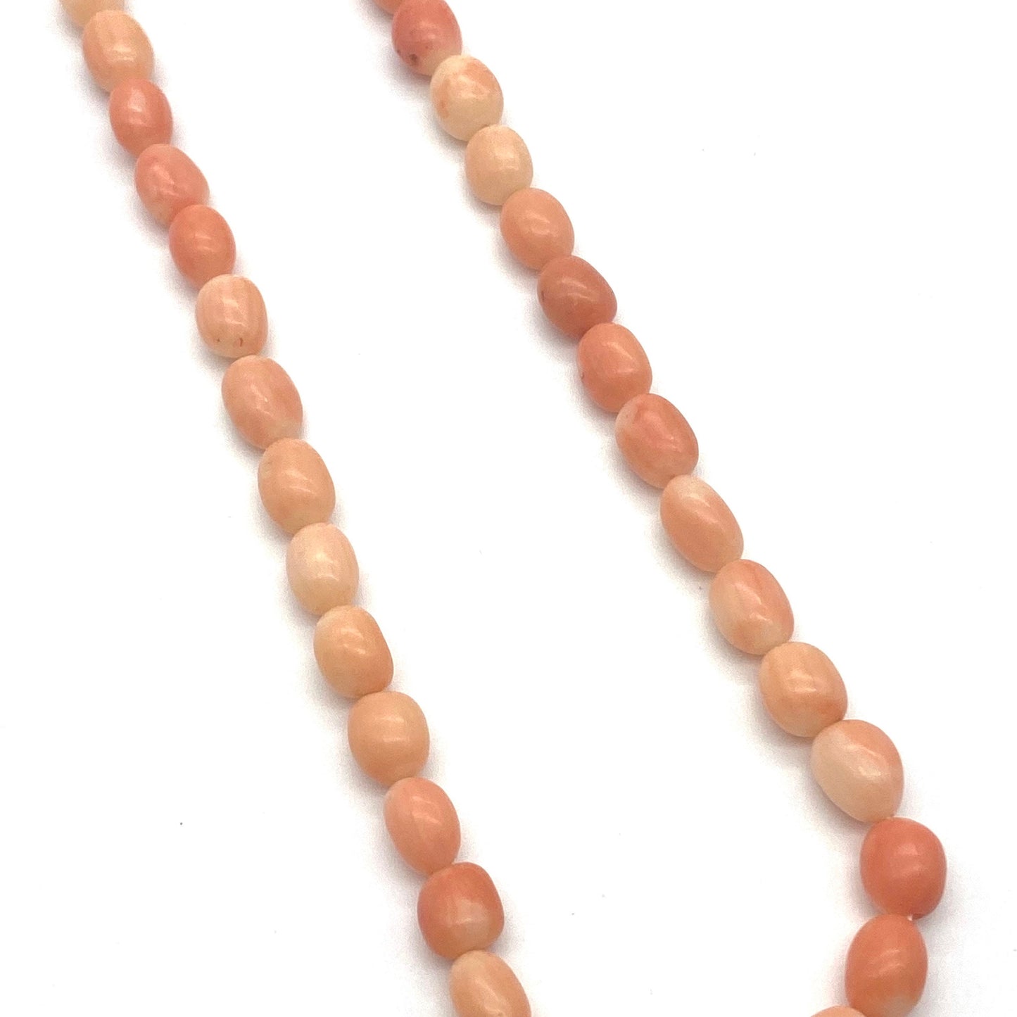 Collier de perles de corail en forme de peau d'ange vintage