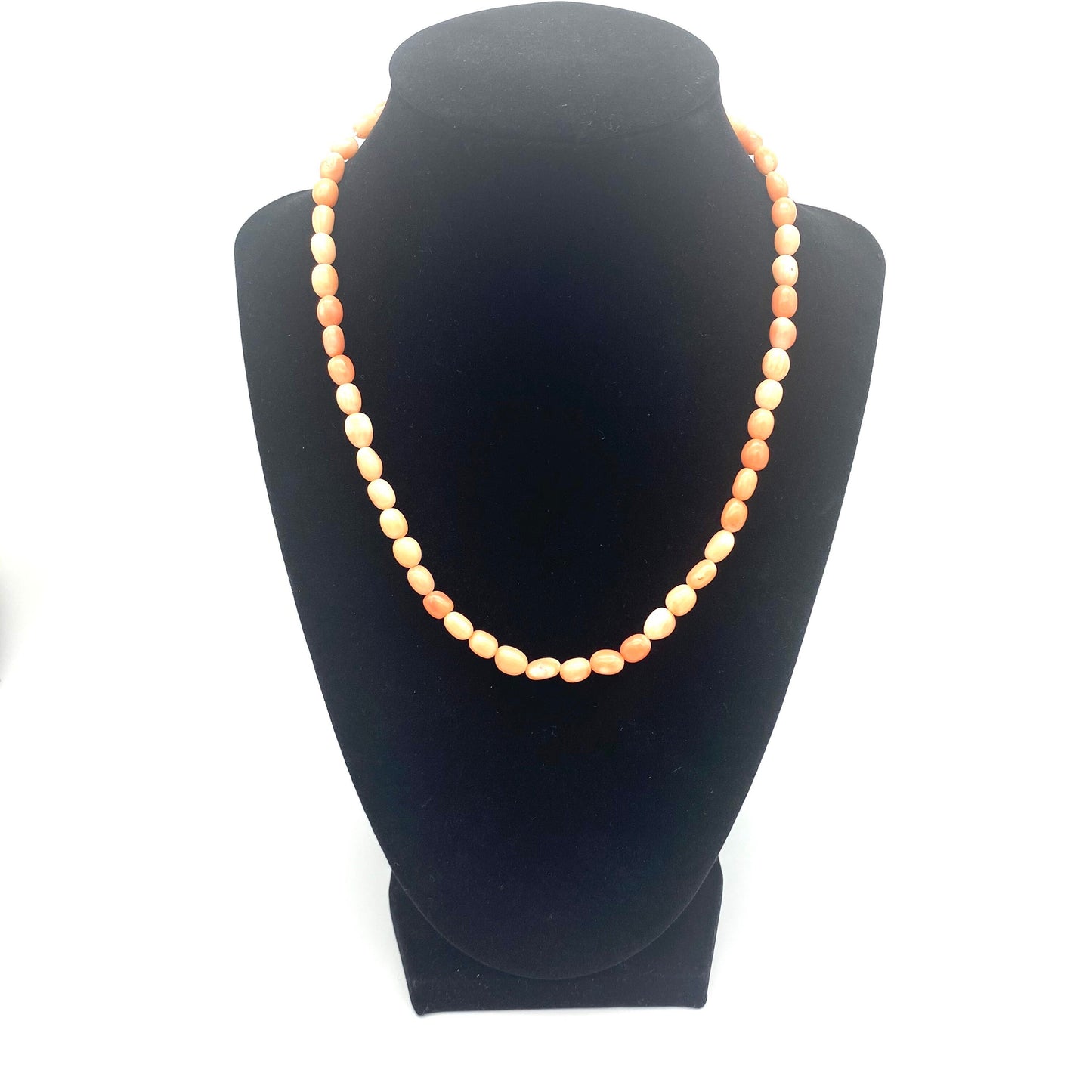 Collier de perles de corail en forme de peau d'ange vintage