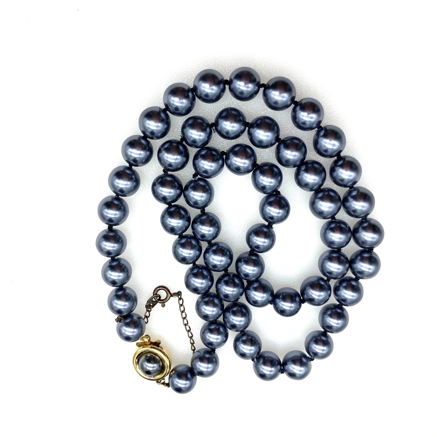 Collier de perles biologiques orquidea gris/lavande noué à la main créé par un artisan