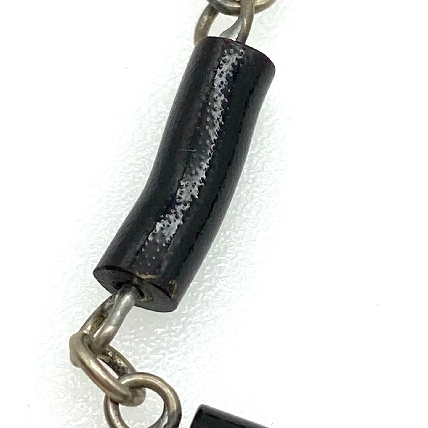 Bracelet, collier et boucles d'oreilles en corail noir