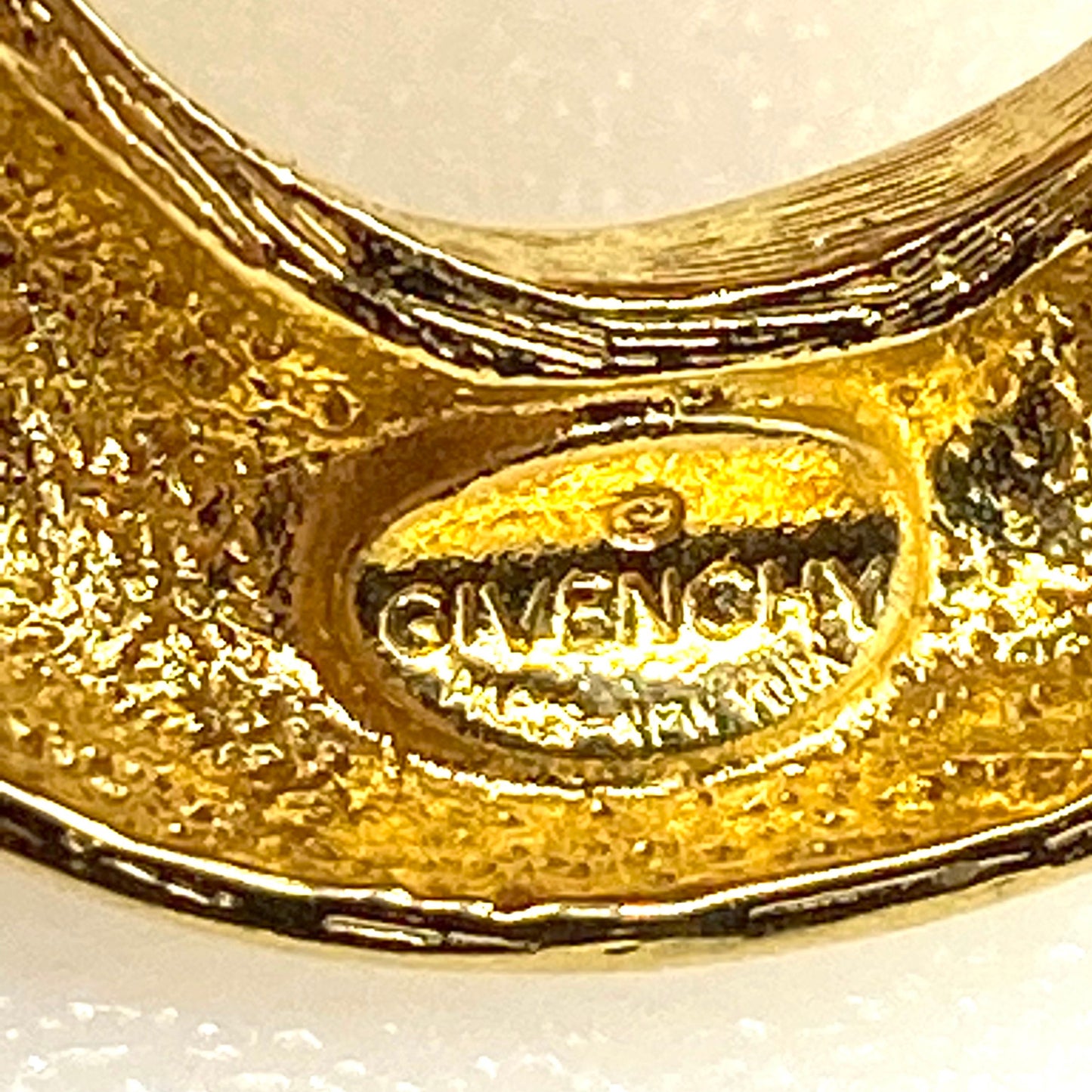 Givenchy Double Hoop Infinity Figure Eight Boucles d'oreilles percées plaquées or avec tout nouveau fermoir confort plaqué or