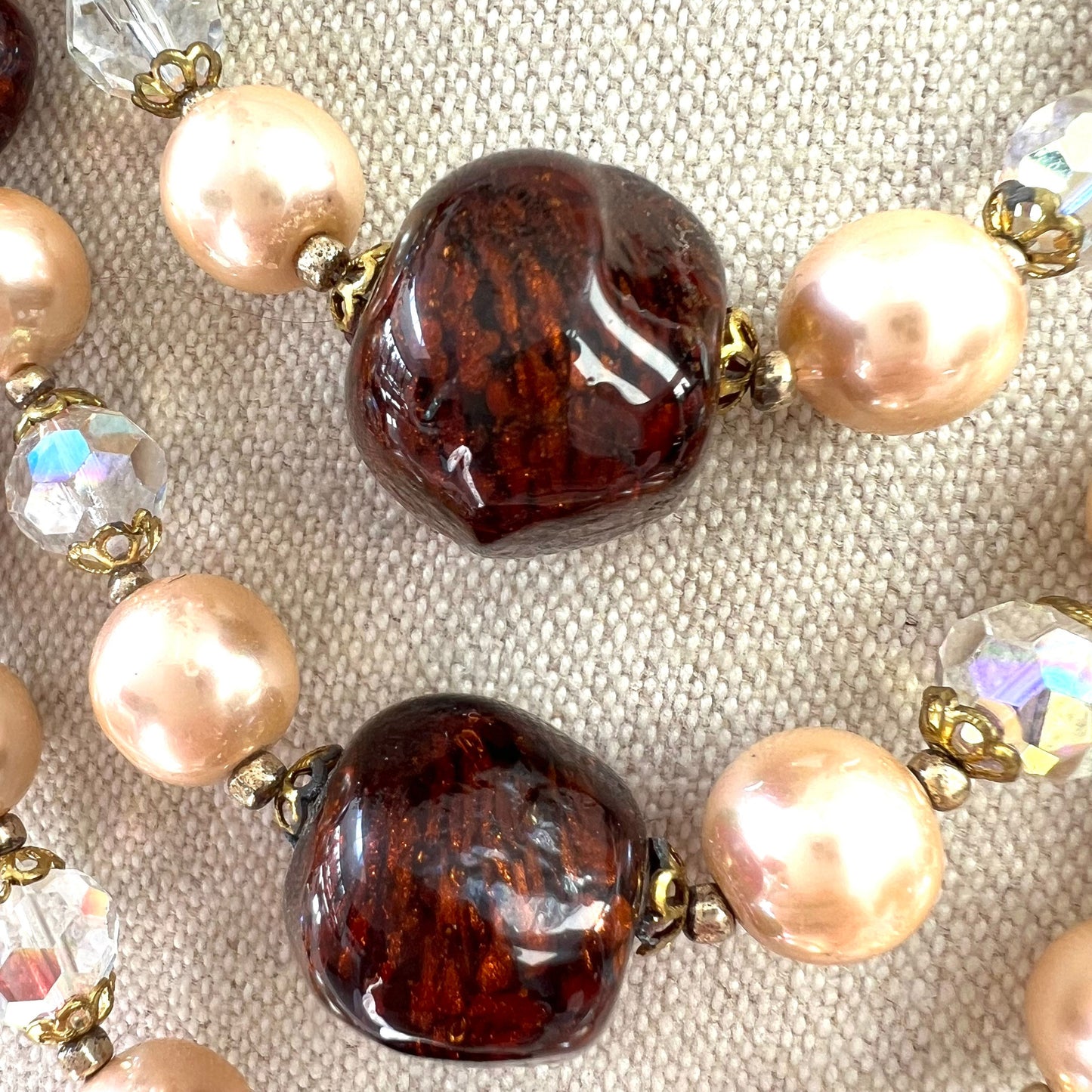 Collier à trois brins de fausses perles en cristal d'aurore boréale et en verre d'art de Murano