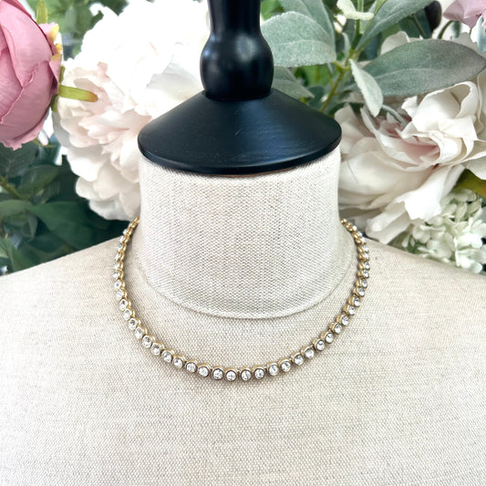 Collier ensemble de lunette en strass non signé avec fermoir coulissant discret