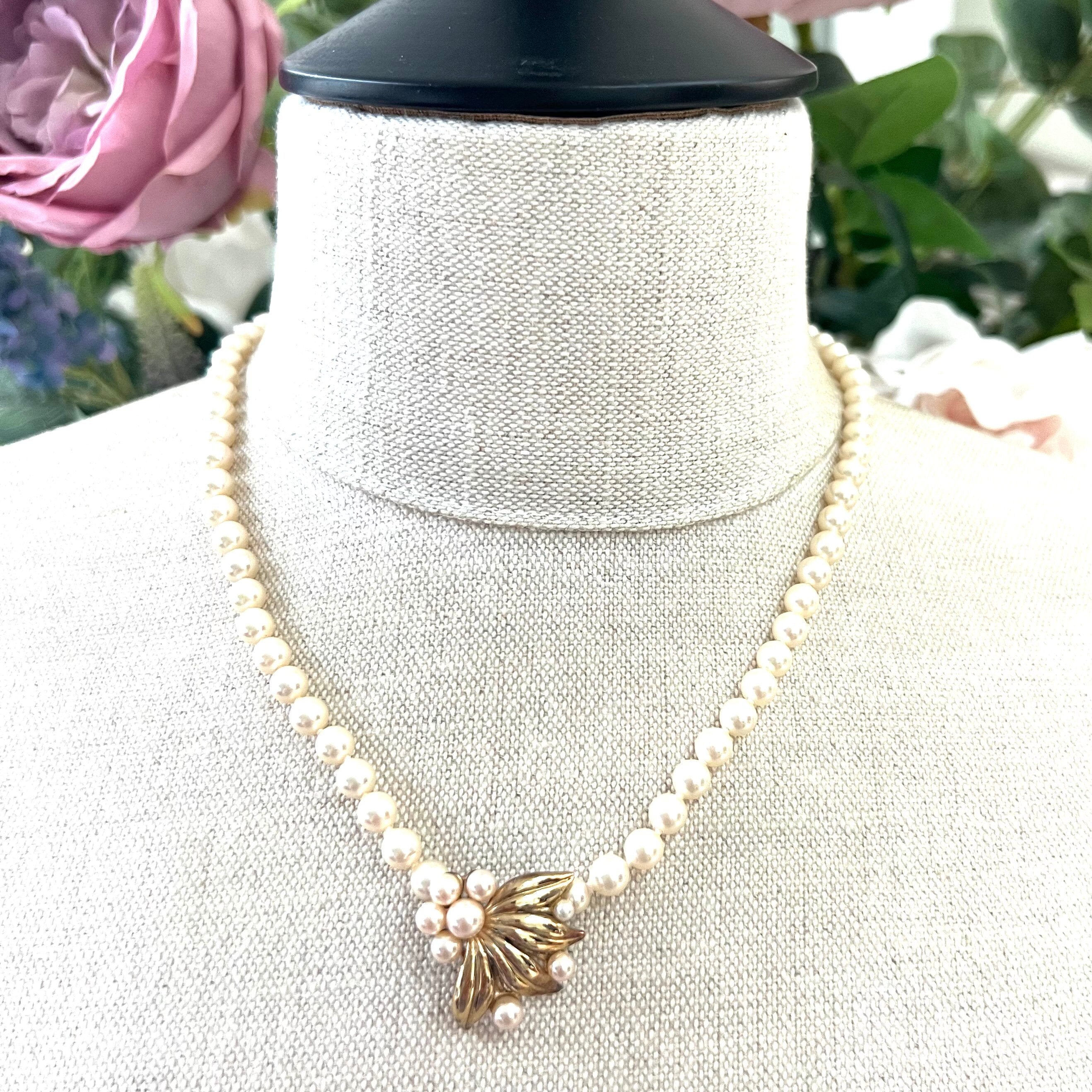Grey, pink and champagne coloured Majorica pearl necklace with  gold-coloured brass bolt ring | Laval Europe