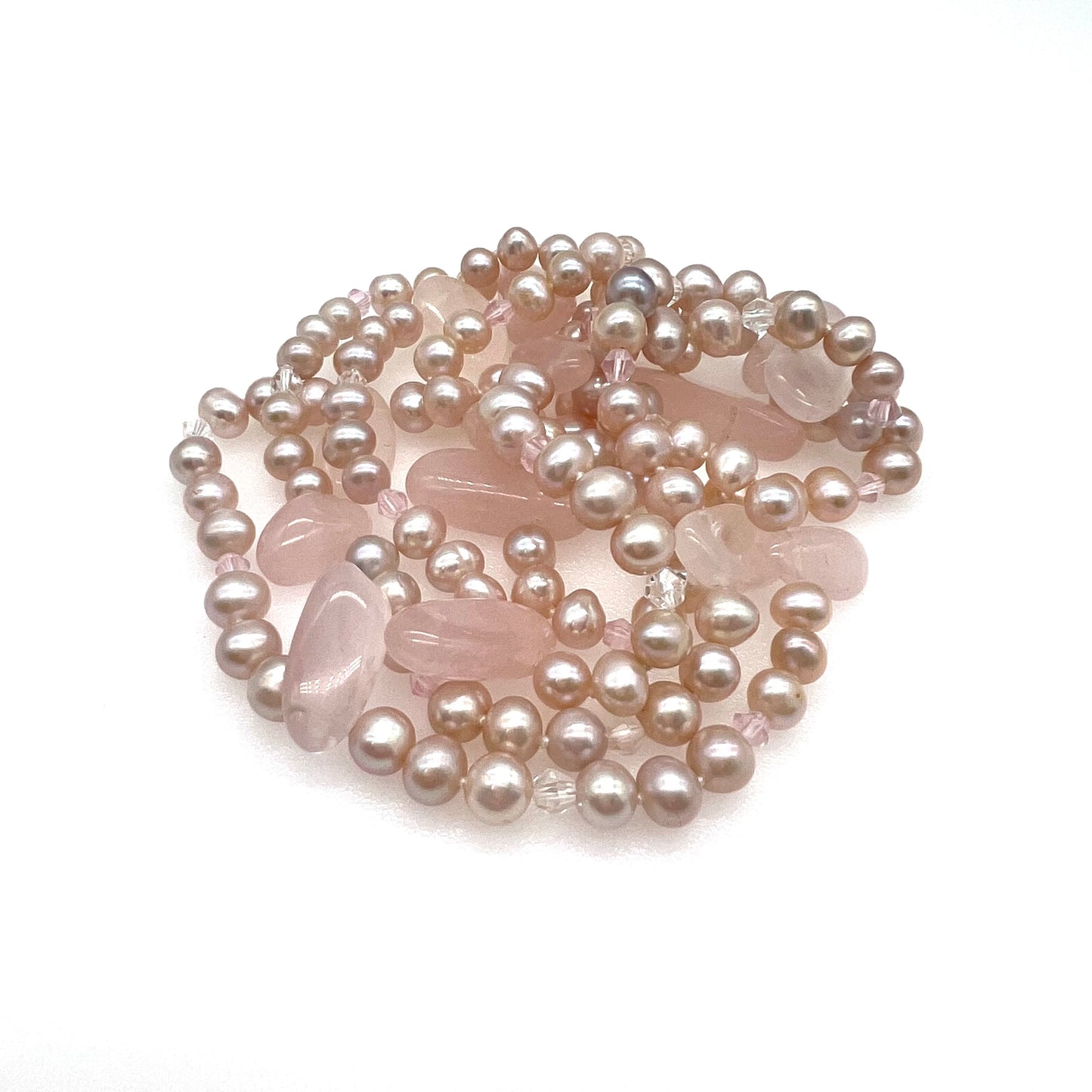 Collier de quartz rose noué, de perle de rivière rose et de cristal à facettes